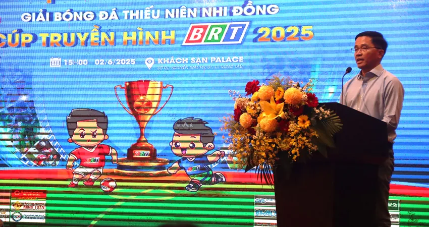 Ông Nguyễn Tấn Anh, Ủy viên BCH Liên đoàn Bóng đá Việt Nam tại buổi lễ bốc thăm. Ảnh: TK Cup-Truyen-hinh-BRT-h5.JPG