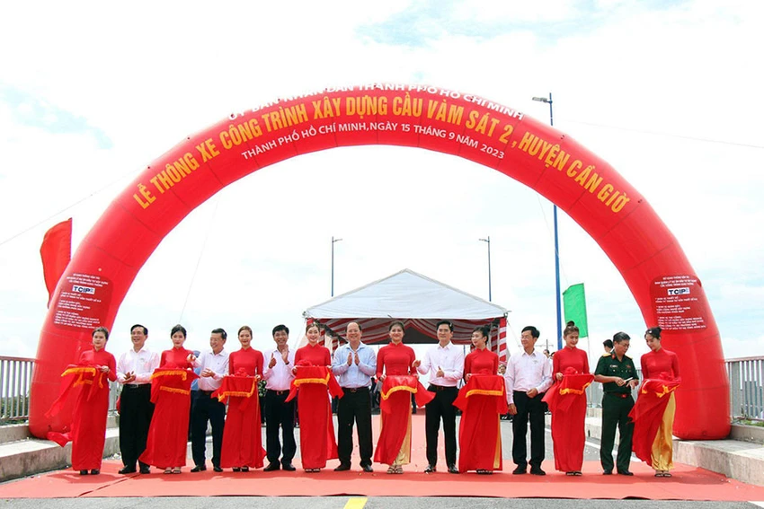 Cầu Vàm Sát 2 được khánh thành, góp phần thúc đẩy kinh tế - xã hội, du lịch cho huyện Cần Giờ. Ảnh: Đ.TRANG P8_hinhbai.jpg