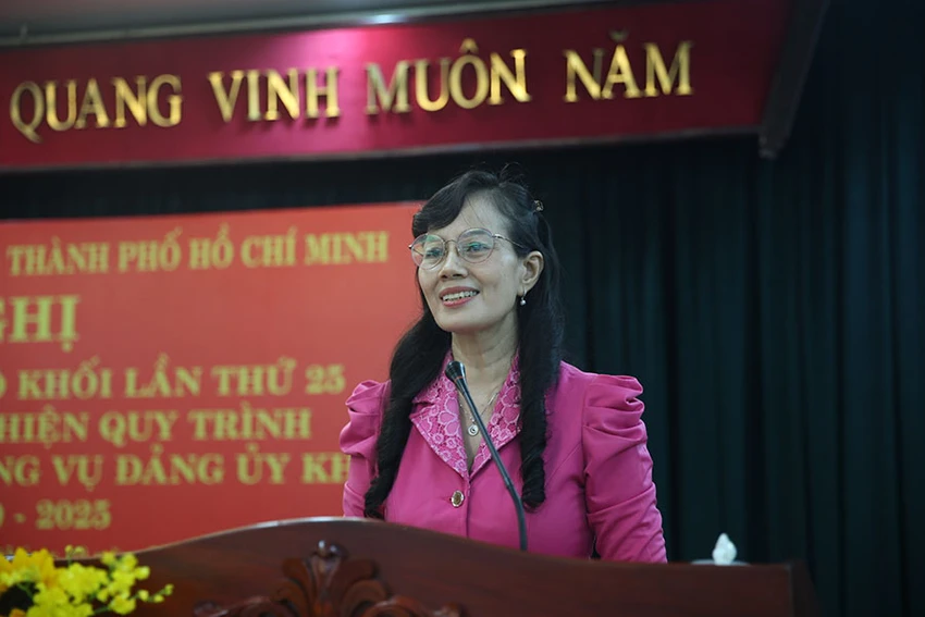 Phó Bí thư thường trực Đảng ủy khối, phụ trách Đảng bộ Khối Dân - Chính - Đảng TP Nguyễn Thị Kim Dung phát biểu kết luận hội nghị. Ảnh: THANH THÙY p6-anh-bai-DangUy-quy.jpg