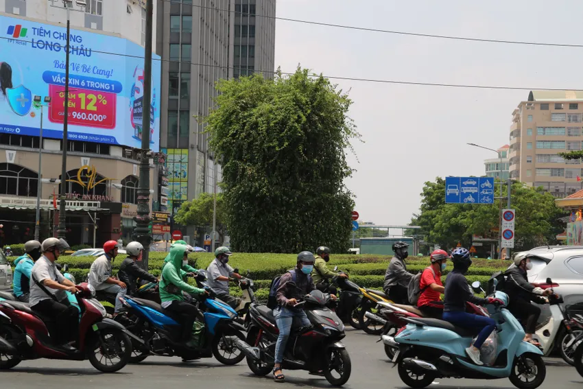 Vòng xoay Ngã sáu Cộng Hòa cũng được đề xuất duy tu. vong-xoay-3.jpg