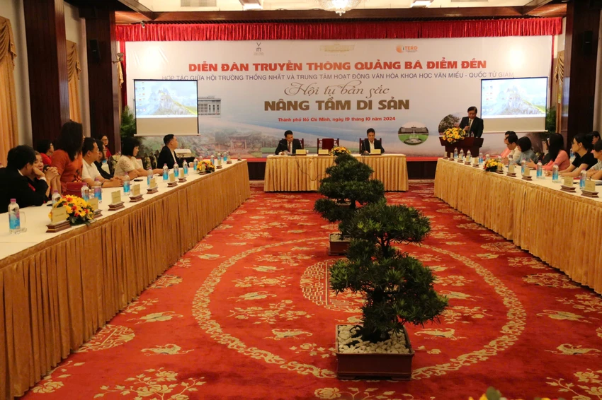Toàn cảnh diễn đàn. dinh độc lập