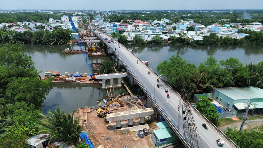 Hạ tầng phía Nam TP đang được đầu tư mạnh mẽ. Ảnh: NN cua-ngo-phia-nam-4.jpg