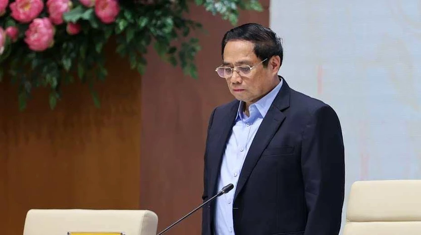 Thủ tướng Phạm Minh Chính và các đại biểu mặc niệm tưởng nhớ các nạn nhân tử vong do thiên tai, cháy nổ. Ảnh: VGP Thủ tướng Phạm Minh Chính mặc niệm niệm tưởng nhớ các nạn nhân vụ cháy chung cư mini và thiên tai