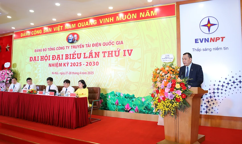 Ông Đặng Hoàng An, Bí thư Đảng ủy, Chủ tịch HĐTV Tập đoàn Điện lực Việt Nam (EVN) đánh giá cao những nỗ lực của Đảng bộ EVNNPT đã đạt được trong nhiệm kỳ 2020 – 2025. evnnpt dai hoi dang bo.jpg