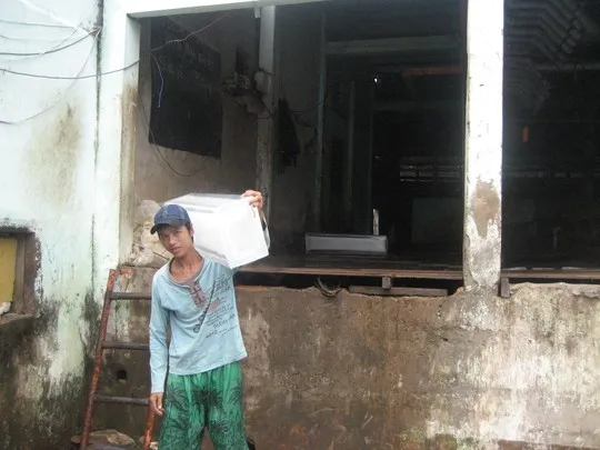 Vụ án bảy bị can bị oan: Cách chức hàng loạt cán bộ công an ảnh 2 Trần Văn Đỡ, 1 trong số thanh niên cho rằng mình bị các cán bộ điều tra đánh đập rất nhiều nên đành phải nhận tội giết người để tránh những trận đòn đau đớn tiếp theo