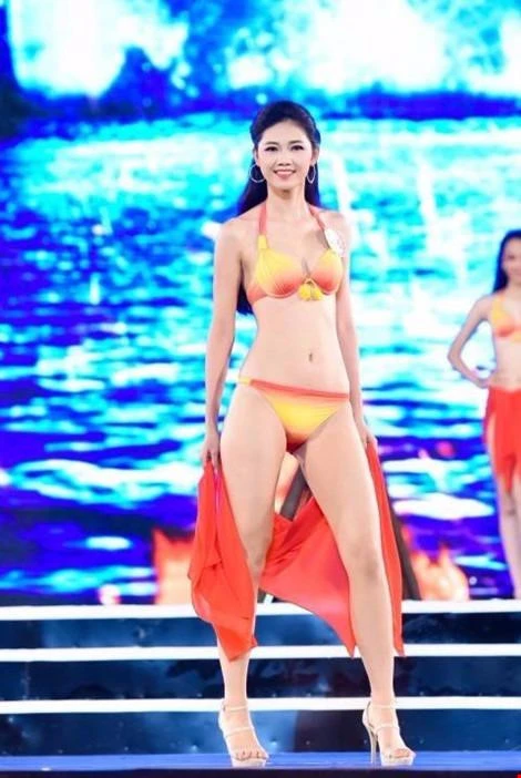 Ngô Thanh Thanh Tú, sinh năm 1994, cao 1m80, là thí sinh cao nhất trong số đại diện top 18 chung kết phía Bắc