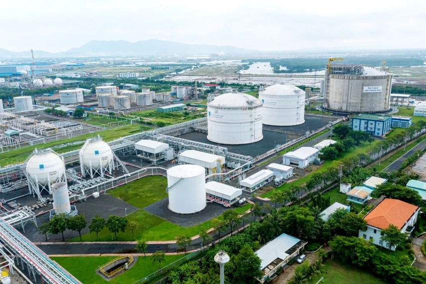 PV GAS sở hữu hệ thống hạ tầng kho cảng LNG hoàn chỉnh tại Việt Nam. PV GAS sở hữu hệ thống hạ tầng kho cảng LNG hoàn chỉnh tại Việt Nam.JPG