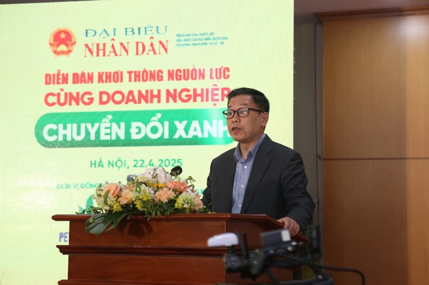 Ông Nguyễn Thanh Sơn, Giám đốc Trung tâm Đào tạo, Hiệp hội Ngân hàng Việt Nam (VNBA). khoi-thong-nguon-luc-dong-hanh-cung-doanh-nghiep-tren-hanh-trinh-chuyen-doi-xanh-2.jpg