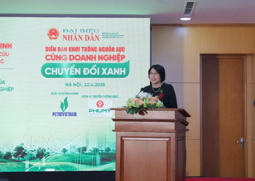TS. Trần Thị Hồng Minh - Viện trưởng Viện Nghiên cứu Chính sách và Chiến lược. Khơi thông nguồn lực – đồng hành cùng doanh nghiệp trên hành trình chuyển đổi xanh.jpg