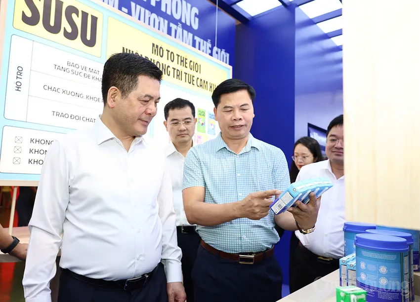 vinamilk-gop-mat-tai-trien-lam-thanh-tuu-dat-nuoc-dip-80-nam-quoc-khanh-2.jpg