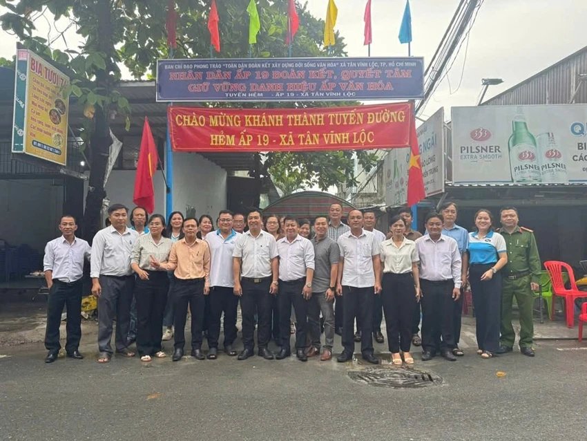 Tổ 16, ấp 19 xã Tân Vĩnh Lộc hân hoan trong ngày khánh thành bê tông hóa tuyến hẻm.png