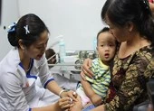 Xếp hàng từ 3 giờ sáng đăng ký vaccine 6 trong 1 ảnh 7 Vaccine 6 trong 1 Hexaxim lần đầu được tiêm tại Việt Nam