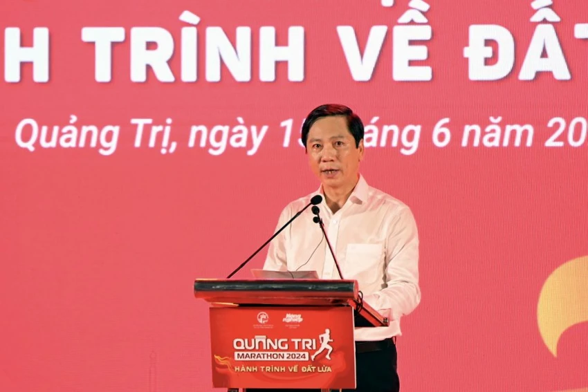 Ông Hoàng Nam - Phó Chủ tịch UBND tỉnh Quảng Trị phát biểu tại đêm khai mạc. Hành trình về đất lửa