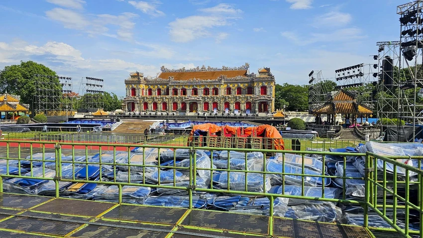 Điện Kiến Trung trở thành sân khấu cho Festival Huế sau khi hoàn thành trùng tu. trung-tu-nhieu-cong-trinh-quan-trong-o-dai-noi-hue.webp
