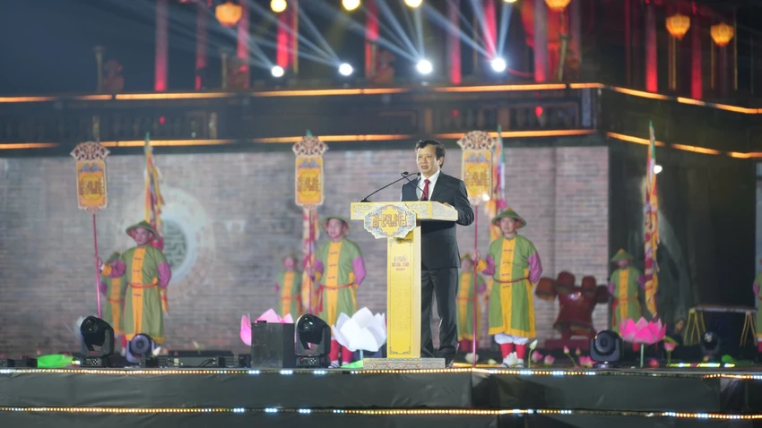 Ông Lê Trường Lưu, Bí thư Tỉnh ủy Thừa Thiên Huế, phát biểu tại buổi lễ. Ảnh: N.HIẾU cong-bo-nghi-quyet-thanh-lap-tp-hue-truc-thuoc-trung-uong (1).jpg