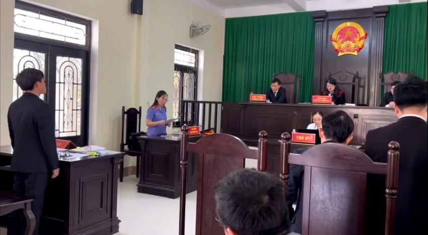 TAND thị xã Hương Thuỷ, TP Huế tuyên buộc Công ty XSKT TP Huế trả 2 tỉ đồng tiền trúng vé số giải đặc biệt cho người trúng. trúng giải đặc biệt