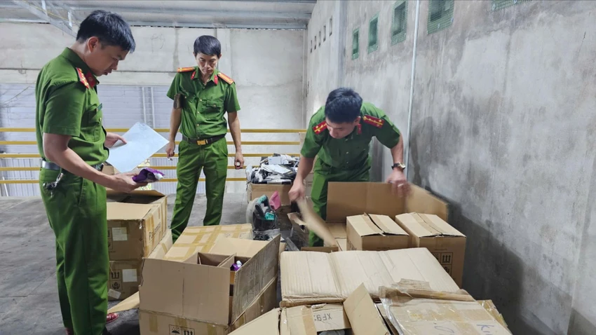 mỹ phẩm không rõ nguồn gốc