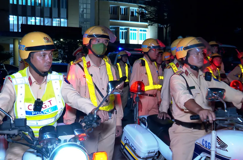 CSGT TP Huế ra quân xử lý nồng độ cồn. khung-gio-csgt-tp-hue-tuan-tra-xu-ly-vi-pham-nong-do-con (4).jpg