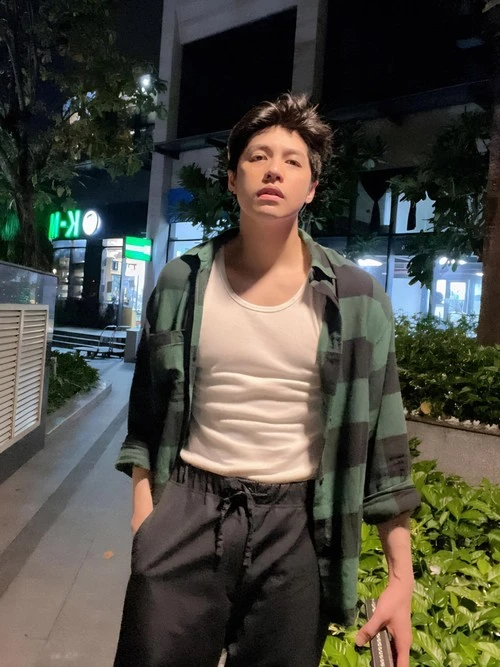 Theo Noo Phước Thịnh, anh bất ngờ khi có luồng dư luận cho rằng mình nghiện từ sau show của Hoàng Thùy Linh. Noo Phước Thịnh giải thích anh hành động lạ như khán giả thắc mắc là mới chỉnh nha. Noo Phước Thịnh