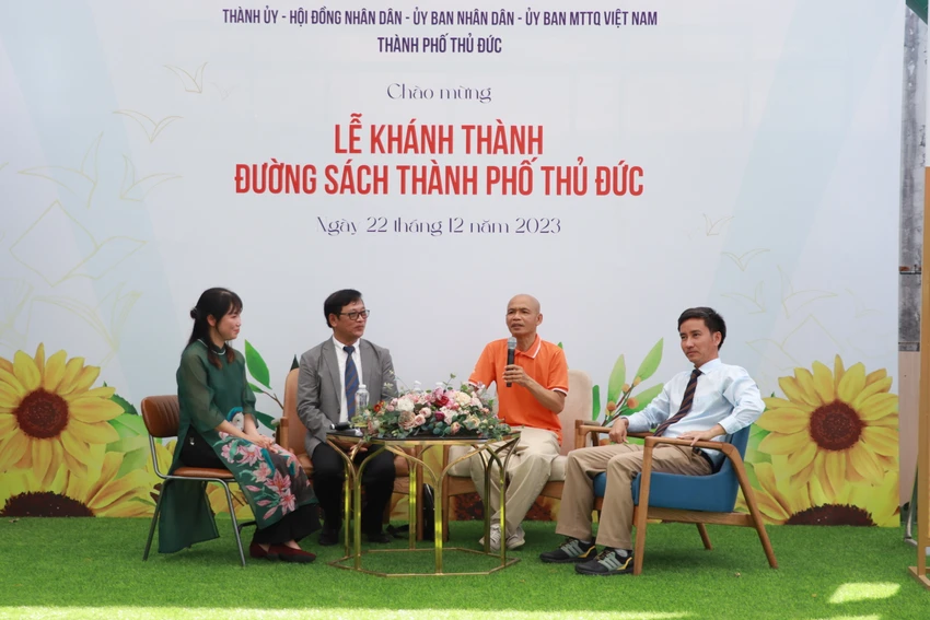Nhiều hoạt động tọa đàm, giao lưu diễn ra tại đường sách TP Thủ Đức. Ảnh: VĂN HÀ Đường sách