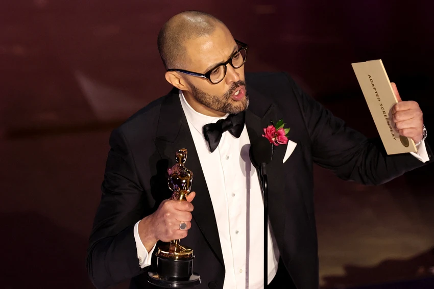 Cord Jefferson nhận giải Oscar Kịch bản chuyển thể xuất sắc nhất cho American Fiction tại Oscar 2024 oscar-2024-12.jpg