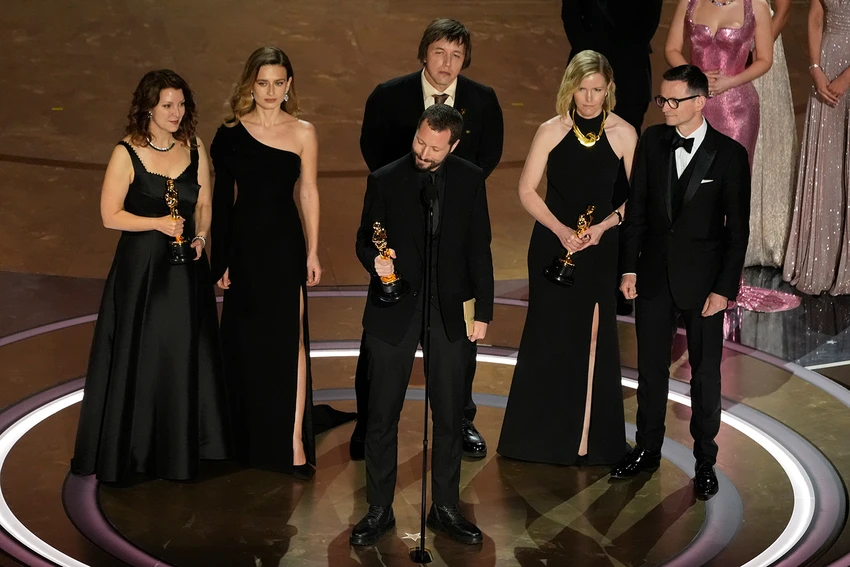 Giải Phim tài liệu hay nhất của Oscar 2024 thuộc về 20 Days in Mariupol. “Tôi ước mình chưa bao giờ làm bộ phim này”, đạo diễn phim tài liệu chiến tranh Ukraine nói khi nhận giải Oscar oscar-2024-9.jpg