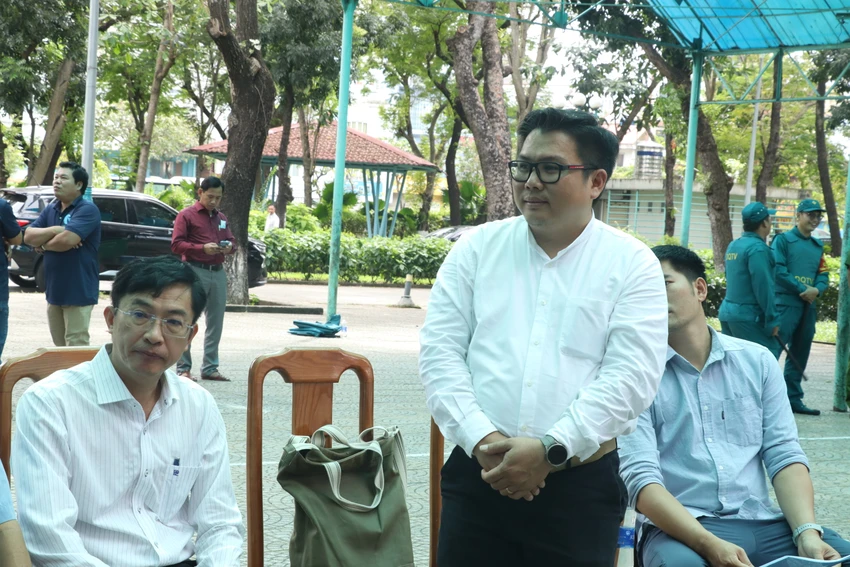 Ông Nguyễn Văn Hoạch, đại diện đơn vị thi công tuong-tran-nguyen-han7.JPG