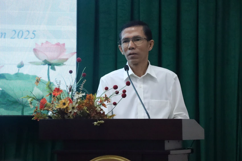 Phạm Văn Hoa, Phó Trưởng phòng Văn hoá quận Bình Thạnh phát biểu tại hội nghị. nha-co-vuong-hong-sen.JPG