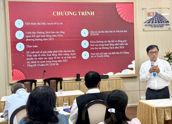 Ông Lê Hoàng, Giám đốc Đường sách TP.HCM báo cáo tại hội nghị. duong-sach-tp.hcm3.jpg