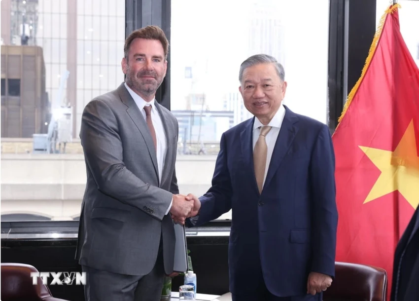 Tổng Bí thư, Chủ tịch nước Tô Lâm tiếp lãnh đạo Tập đoàn Apple. Ảnh: TTXVN CEO tập đoàn công nghệ lớn nhất Mỹ nói gì trong cuộc gặp với Tổng Bí thư, Chủ tịch nước Tô Lâm?