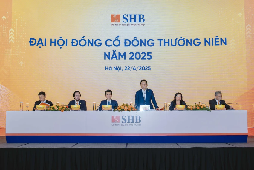 Chủ tịch HĐQT Đỗ Quang Hiển chia sẻ tại đại hội đồng cổ đông ngày hôm nay - Ảnh: NGỌC DIỆP Chủ tịch SHB nói về kế hoạch ứng phó trong bối cảnh toàn cầu mới