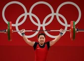 Sốc: 'Người khổng lồ' Simone Biles cân nhắc rút lui khỏi Olympic 2020 ảnh 1 Lực sĩ Hoàng Thị Duyên kém HCĐ Olympic Tokyo 6 kg