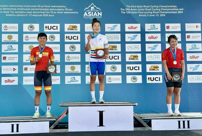 Tay đua Nguyễn Thị Thật trên bục nhận HCB Châu Á 2024. Ảnh: BHL tay đua Nguyễn Thị Thật