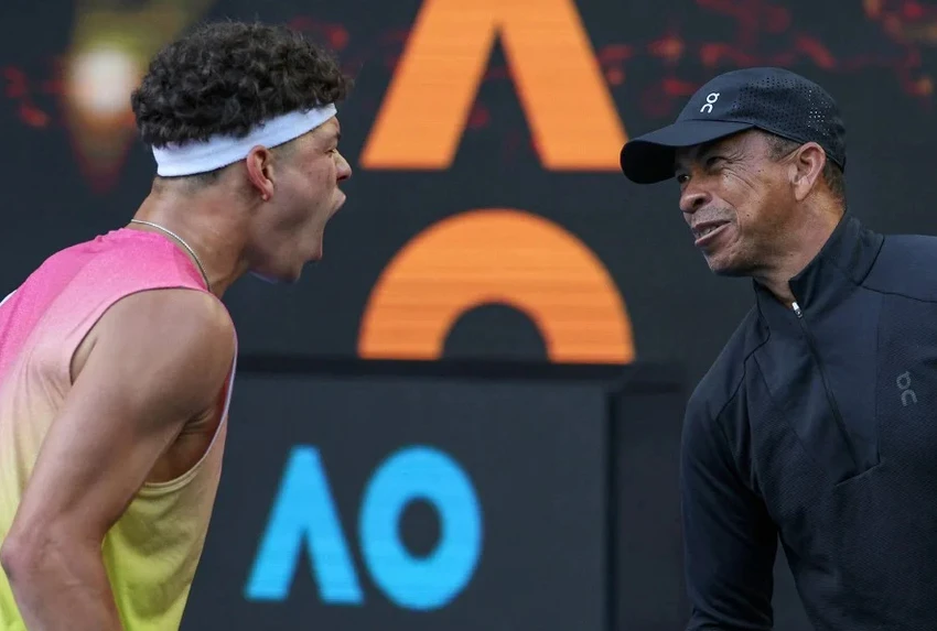 Shelton có cha là người da màu, nhận được câu hỏi gây sốc tại giải Úc mở rộng. grand-slam-uc-mo-rong-shelton.jpg