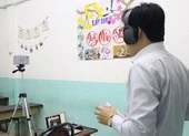 Bộ GD&ĐT yêu cầu bảo đảm an ninh mạng trong dạy học trực tuyến ảnh 1 Giáo viên hoảng khi clip 'nóng' xuất hiện trong giờ học online
