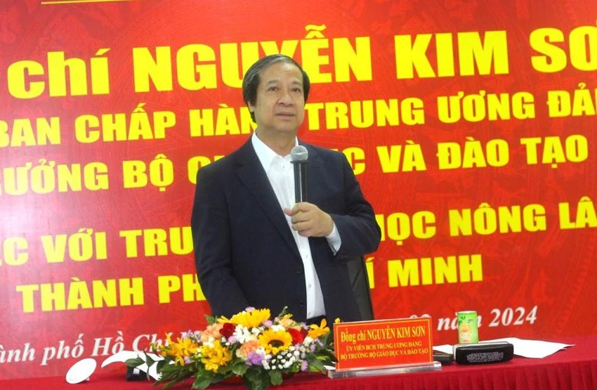 Bộ trưởng Nguyễn Kim Sơn trao đổi tại buổi làm việc thu-nhap-truong-dh-nong-lam-tphcm (1).jpg