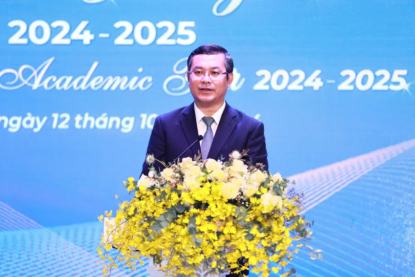 Thứ trưởng Bộ GD&ĐT Nguyễn Văn Phúc nêu 5 nhiệm vụ lớn giao Trường Đại học Luật TP.HCM thực hiện trong năm học tới. truong-dai-hoc-luat-tphcm-khai-giang (2).jpg
