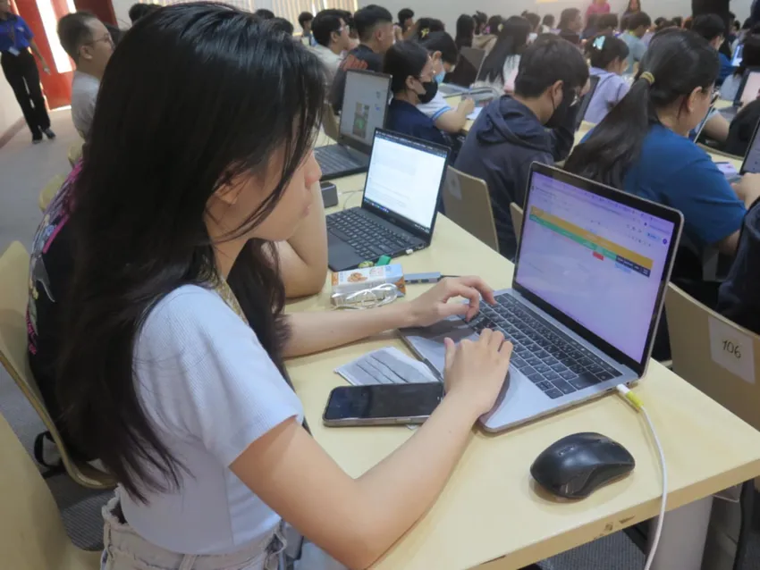 Đại diện các trường ĐH khuyên sinh viên chỉ nên tin vào những thông tin từ nguồn chính thống và người có trách nhiệm rõ ràng. Ảnh minh họa: P.ANH sinh-vien-bi-lua-tien.jpeg