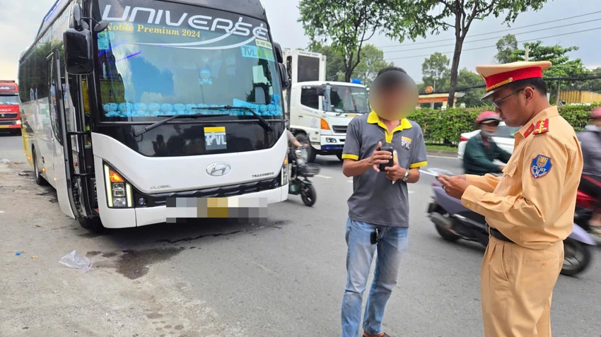 Tài xế S đã sử dụng thẻ nhận dạng của người khác để đăng nhập thông tin khi điều khiển xe. Ảnh: CA tp-hcm-xu-ly-nhieu-xe-khach-vi-pham-quy-dinh-ve-giam-sat-hanh-trinh-va-the-nhan-dang (1).jpg