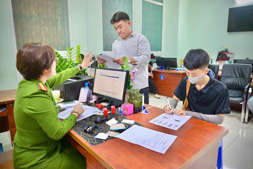 co-bat-buoc-doi-can-cuoc-cong-dan-sau-khi-sap-nhap-don-vi-hanh-chinh-hay-khong (3).jpg