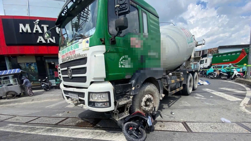 nhieu-vu-tai-nan-chet-nguoi-do-lot-vao-diem-mu-xe-tai-tai-cac-giao-lo (1).jpg