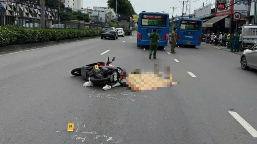 nhieu-vu-tai-nan-chet-nguoi-do-lot-vao-diem-mu-xe-tai-tai-cac-giao-lo (2).jpg