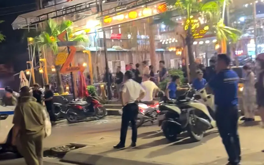 TP.HCM: Mâu thuẫn từ việc xin đá uống bia, hai nhóm ẩu đả náo loạn quán nhậu. z7229464080774_67b2b2c59b21a4bf7addeea18fd1aab4.jpg