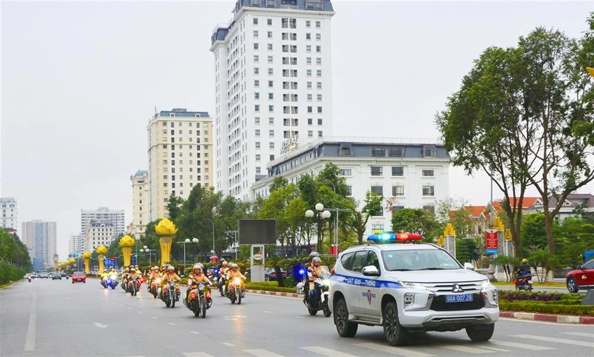 Công an các đơn vị, địa phương đồng loạt ra quân tấn công, trấn áp tội phạm, bảo đảm ANTT. Ảnh: CA bo-cong-an (3).jpg