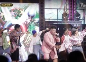 Trận chiến khốc liệt đấu 4 loại 3 tại vòng Bứt phá Rap Việt ảnh 8 Karik trao tay Binz và Wowy cặp siêu chiến binh nặng ký