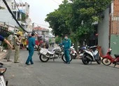 Gò Vấp: Xưởng gỗ ở khu dân cư bốc cháy dữ dội ảnh 3 Đưa con đi học về thì thấy nhà phát cháy