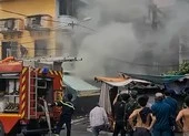 Ông Nguyễn Hoài Nam bị đề nghị truy tố về tội lợi dụng quyền tự do, dân chủ ảnh 1 Cảnh sát cứu cụ bà ngạt khói trong nhà cháy ở TP.HCM