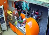 Cháy nhà ở Gò Vấp, 2 người liệt toàn thân mắc kẹt bên trong ảnh 5 Mới mua xe Winner được hai tháng, trộm bẻ khóa lấy mất trong vài giây