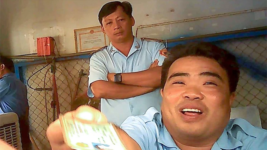 Công an cũng xác định hành vi và bắt ông Phan Ngọc Sơn, một tổ phó và ông Nguyễn Trung Nghĩa, tổ trưởng Tổ TTĐT để điều tra về hành vi Nhận hối lộ. Ảnh: TY Công an tìm chủ sở hữu của 26 xe ‘vô chủ’ ở Chợ đầu mối Hóc Môn