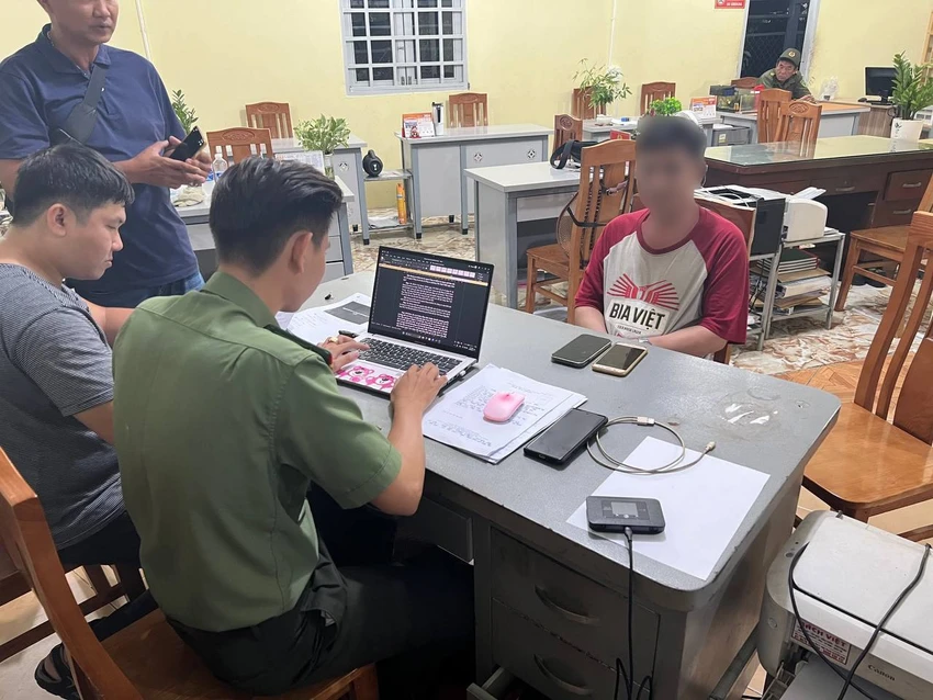 Công an TP.HCM đã mời làm việc, xử lý hành chính với ba người đăng tải thông tin sai sự thật trên mạng. Ảnh: CA Công an TP.HCM xử lý 3 người đăng tin sai sự thật về việc Tổng Bí thư Nguyễn Phú Trọng từ trần